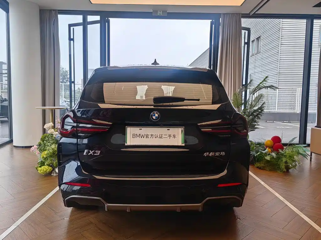 2025 BMW iX3