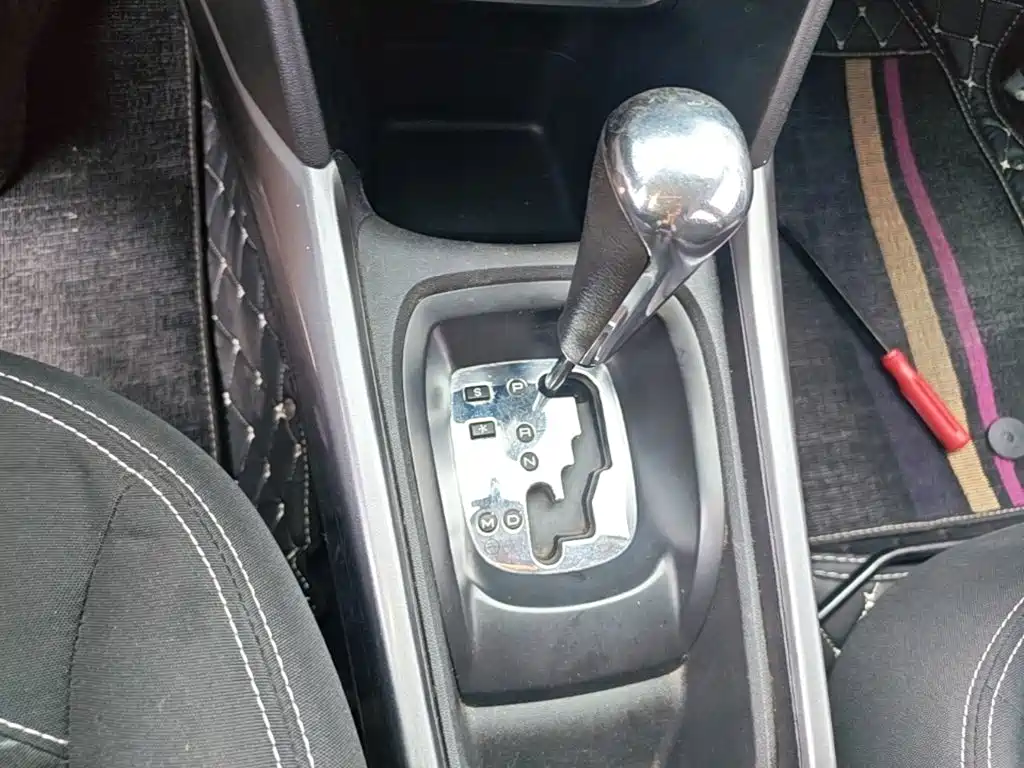 صورة 10 - Peugeot 2008