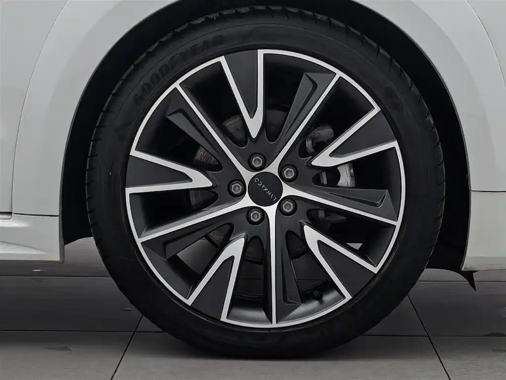 Lynk & Co 02 Hatchback 2022 2.0TD Plus фото 17