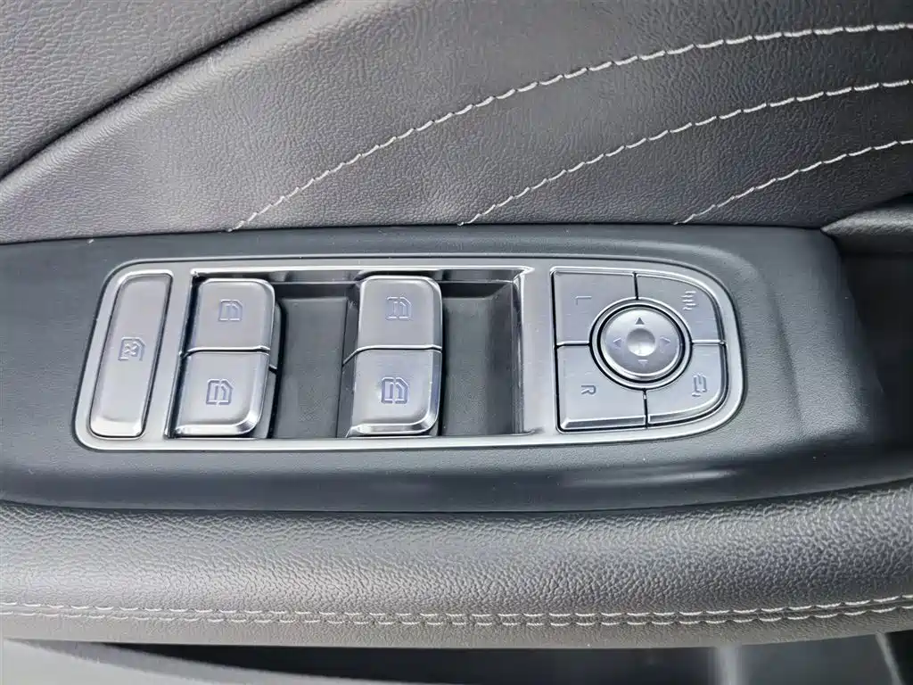Hongqi H5 2023 2.0T Auto Smart Connect Flag Enjoy фото 9