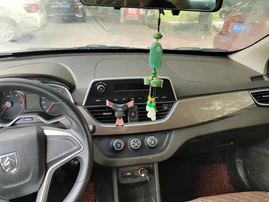 Baojun 310W 2017 2017 1.5L Manual Comfort China V