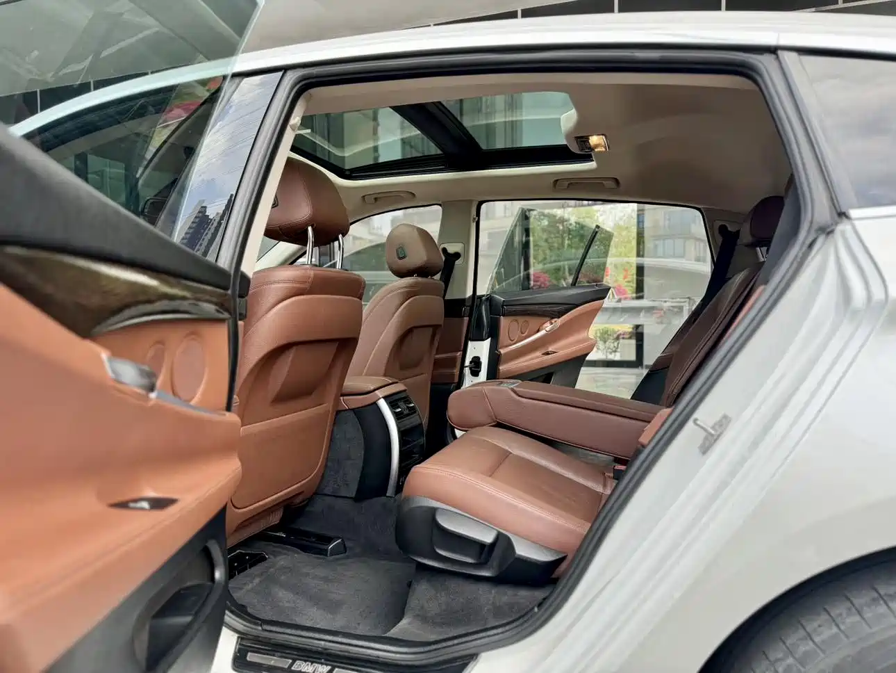 BMW 5 Series GT 2015 528i Luxury фото 7