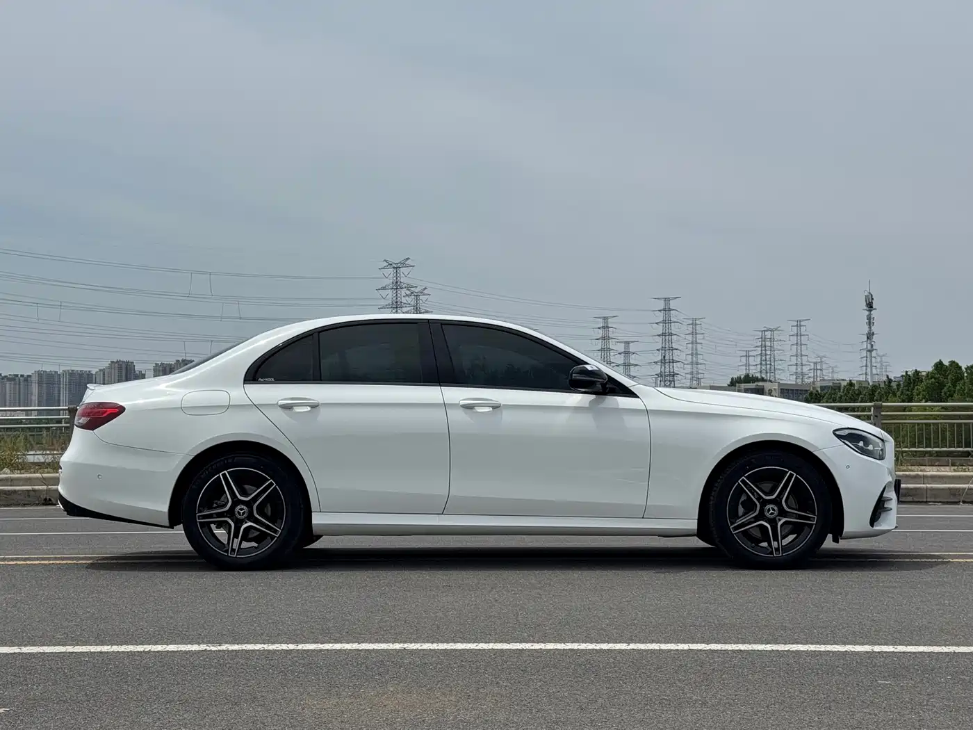 MERCEDES-BENZ E-CLASS (IMPORTED)