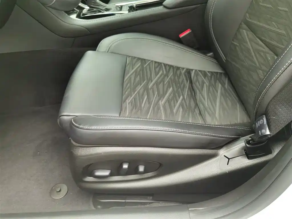 Cadillac ATS-L 2017 28T Technology фото 20