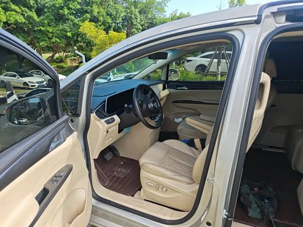 Фото 2 - Buick GL8