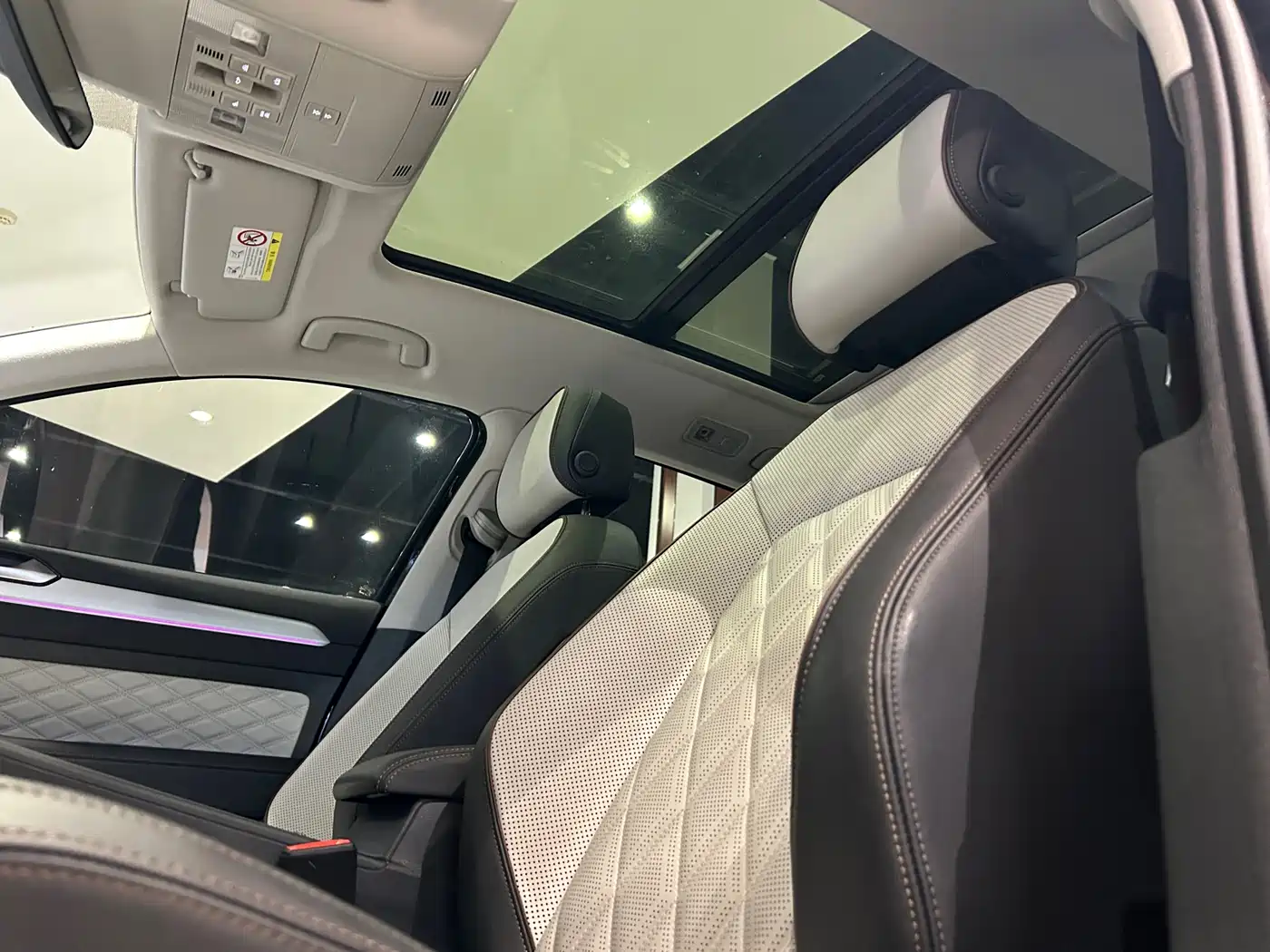 Volkswagen Magotan 2023 Model 2 Million Commemorative Edition 330TSI DSG Luxury фото 10