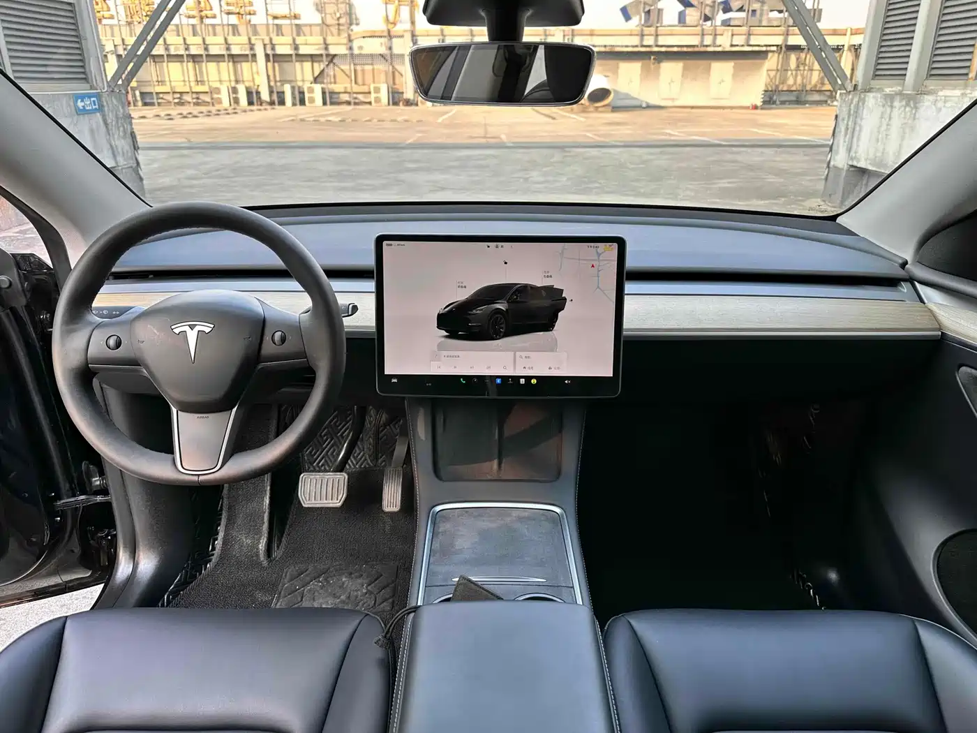 TESLA MODEL Y