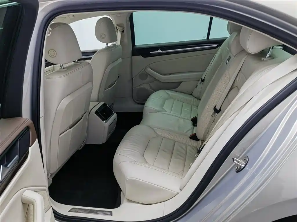 Volkswagen Phideon 2016 380TSI 2WD Prestige Edition фото 15