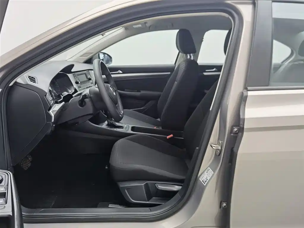 Volkswagen Bora 2019 1.5L Auto Fashion Model фото 10
