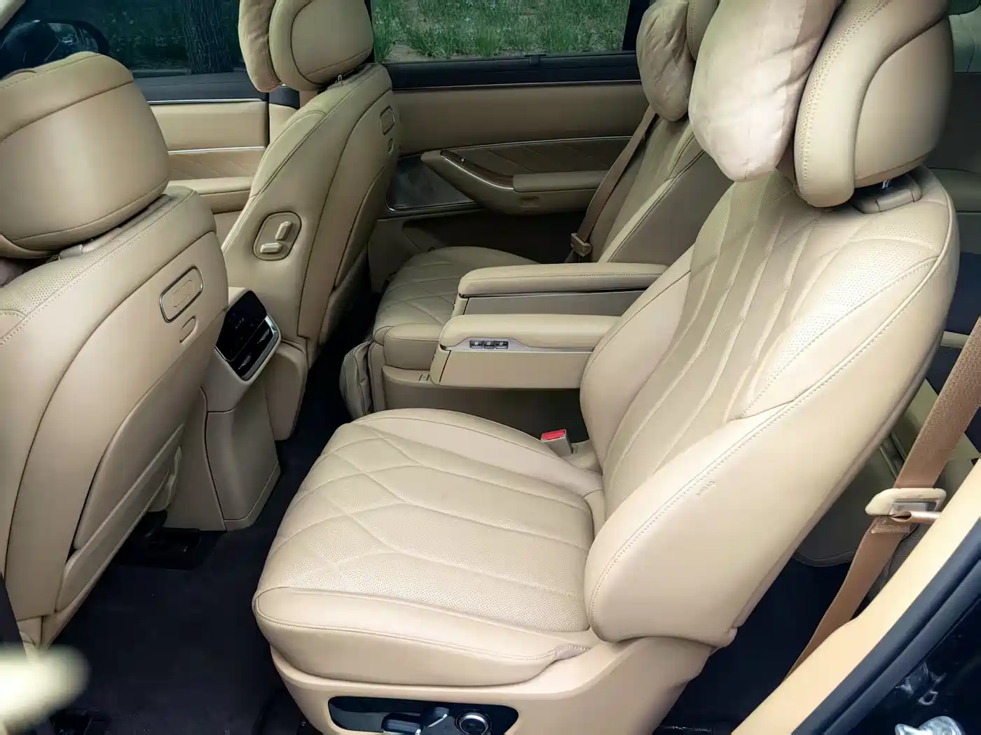 AITO Wenjie AITO M8 2025 Extended Range Ultra 53.4kWh 6-Seater фото 14