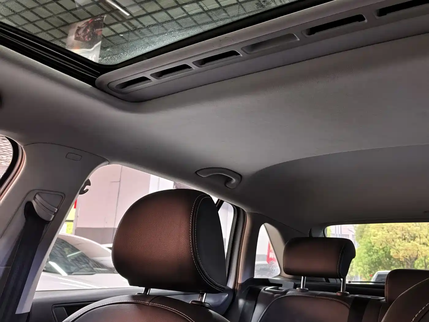 Škoda Skoda Rapid Spaceback 2016 Facelift 1.6L Automatic Innovation Edition фото 12