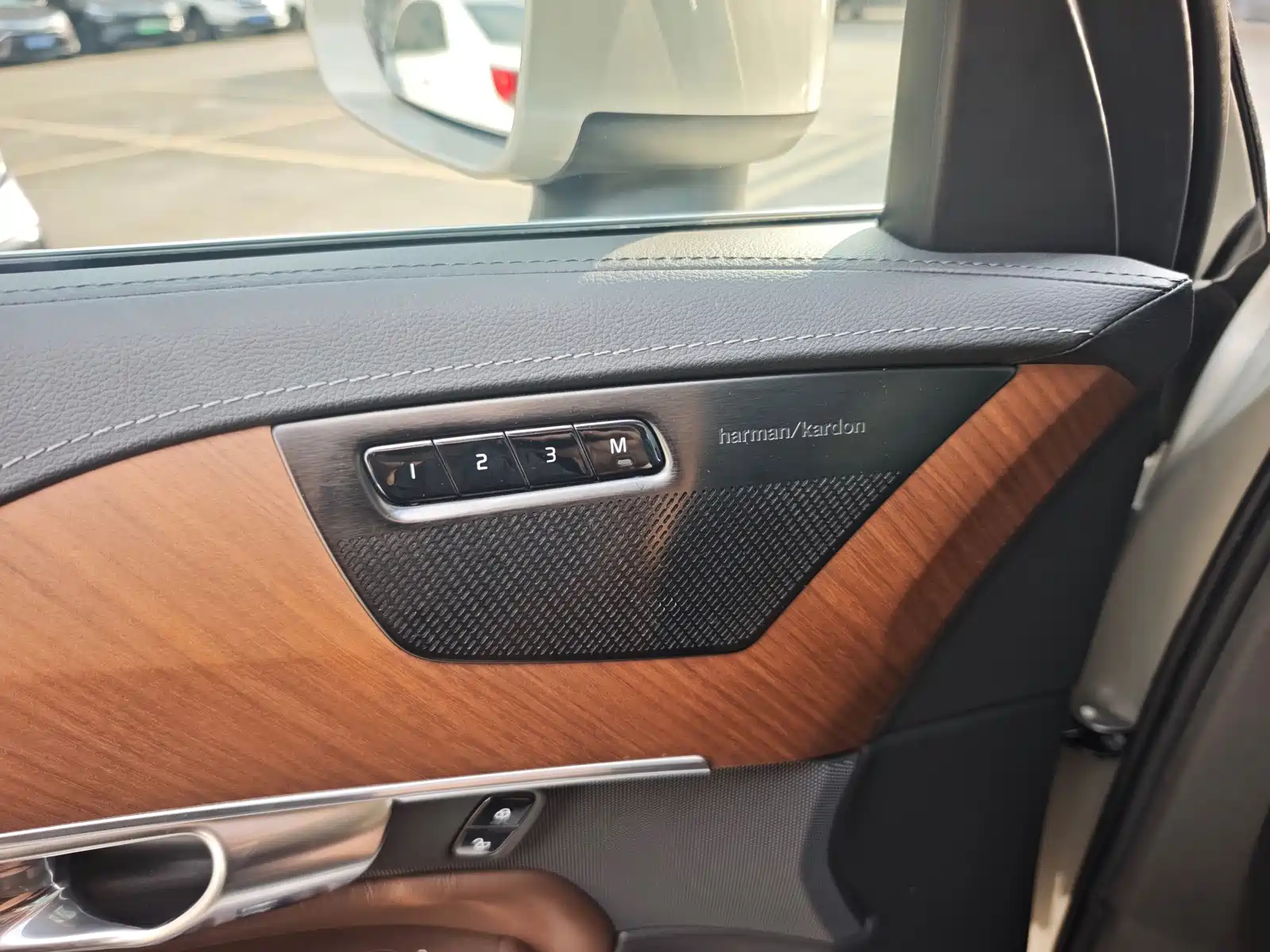 Фото 11 - Volvo XC90