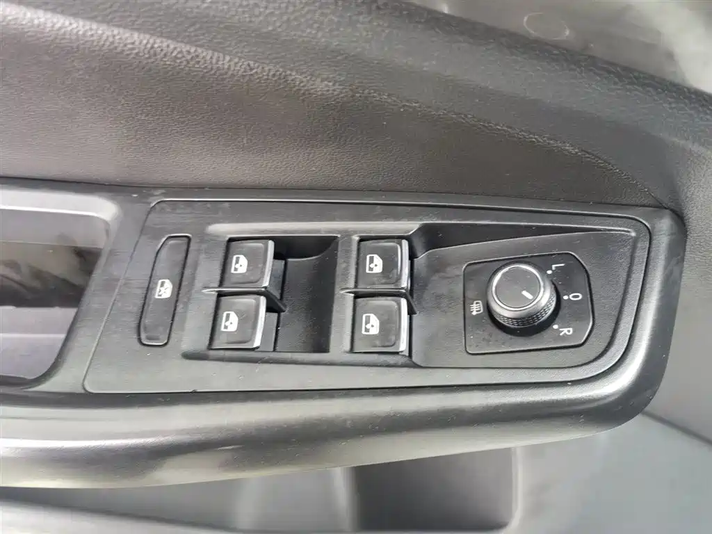 Volkswagen Bora 2019 1.5L Manual Comfort Model фото 9