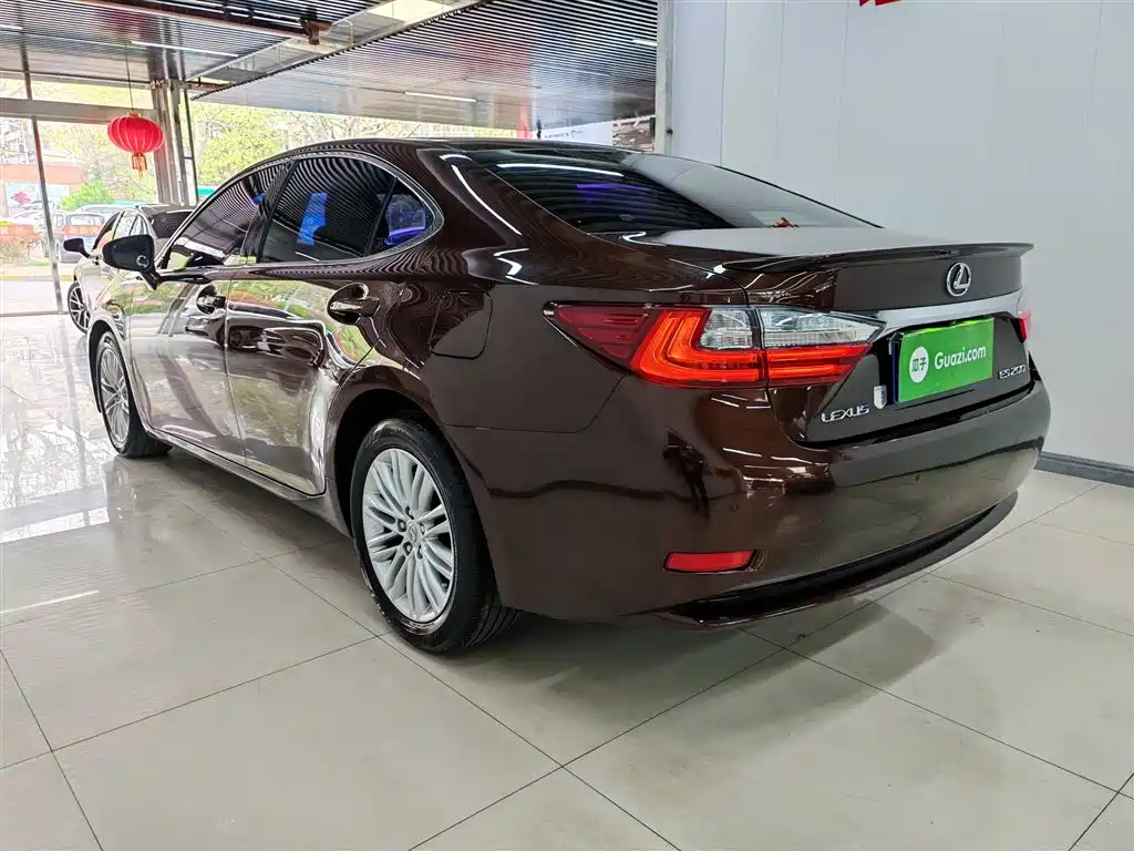 Lexus ES 2015 200 Elite Edition фото 25