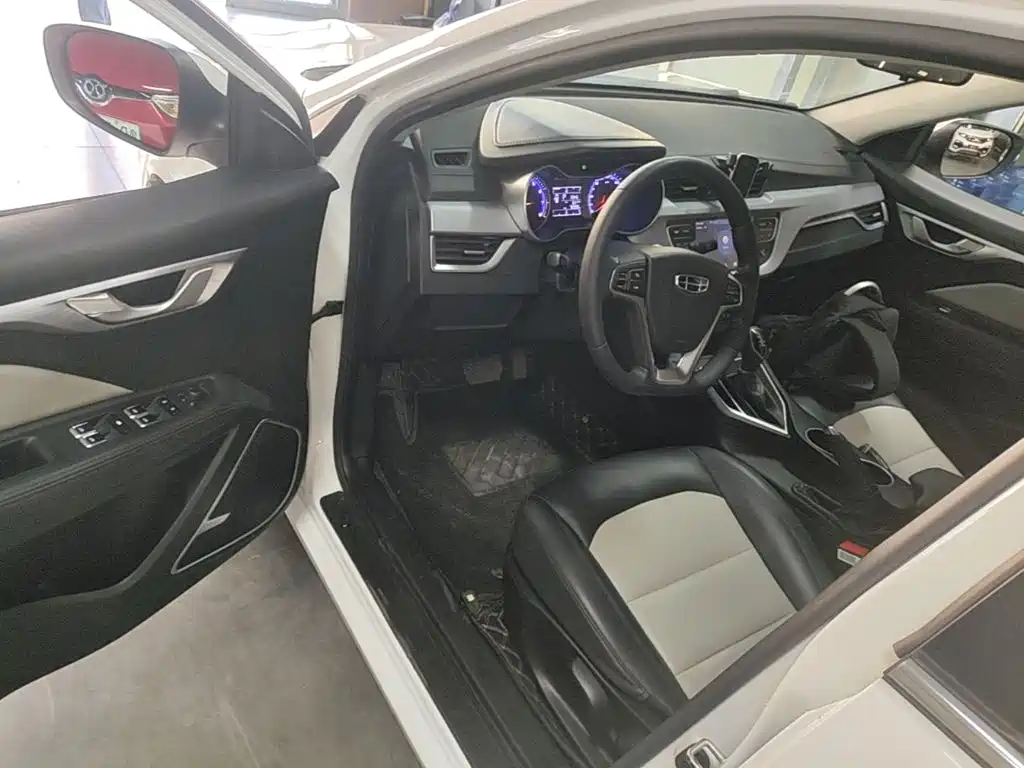 Фото 16 - Geely Vision