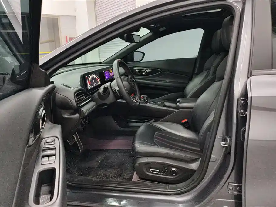 GAC Trumpchi Trumpchi Emkoo 2023 270T DCT J16 Edition фото 9