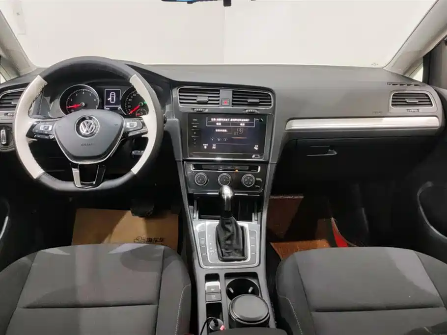 Volkswagen Golf 2020 200TSI DSG Comfort Progressive Edition фото 12