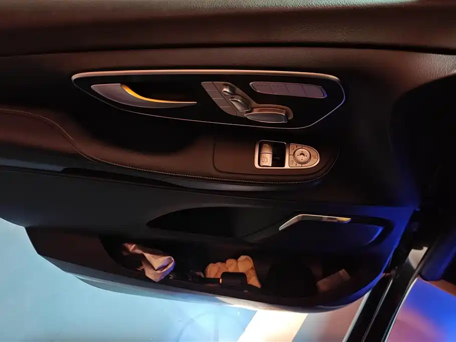 MERCEDES-BENZ V CLASS