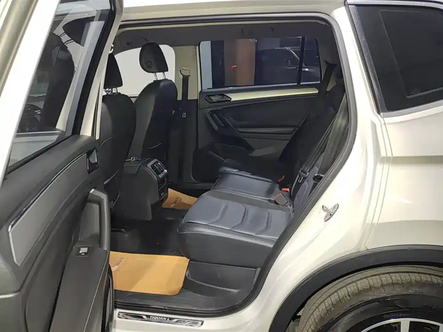 Volkswagen Tiguan L 2017 330TSI Automatic 2WD Comfort Edition фото 11