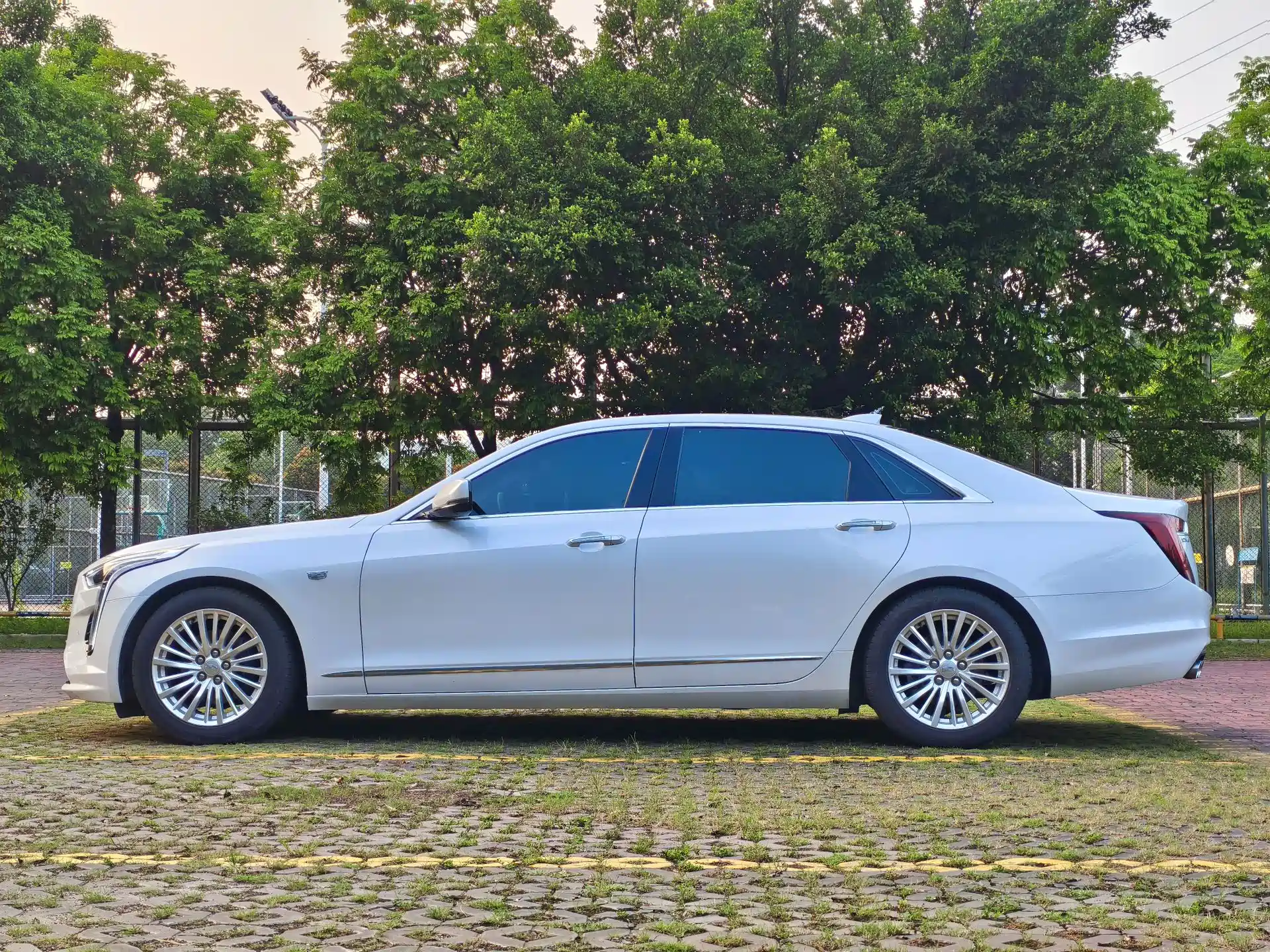 Фото 16 - Cadillac CT6