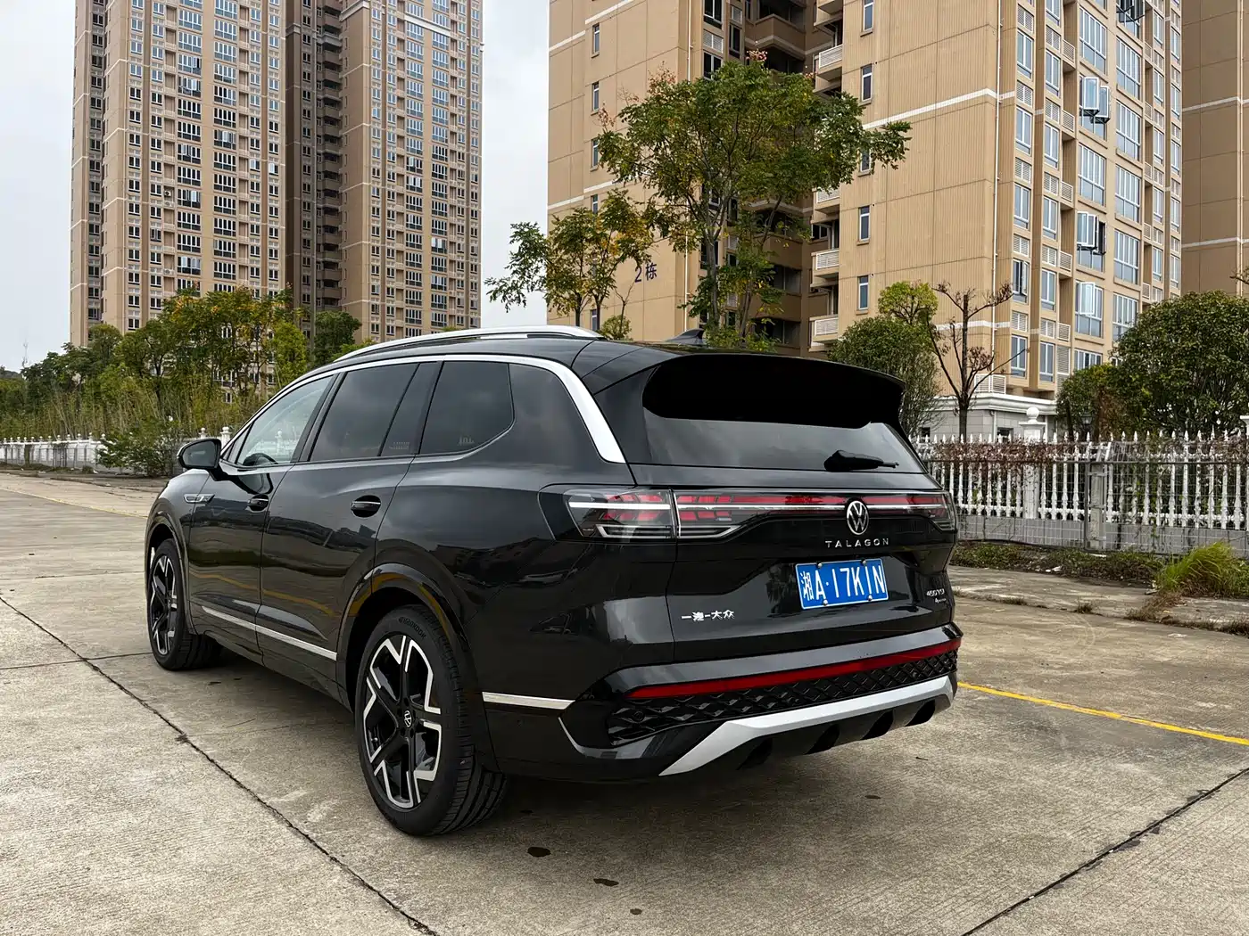 Volkswagen Talagon 2025 450TSI R-Line 6-Seater фото 4