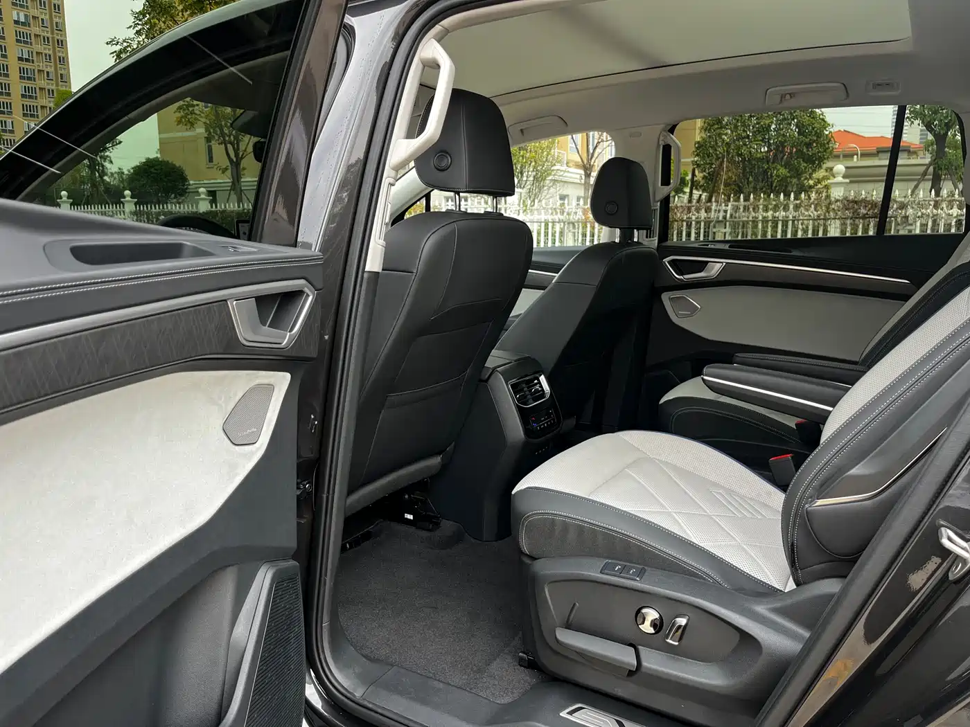 Volkswagen Talagon 2025 450TSI R-Line 6-Seater фото 7