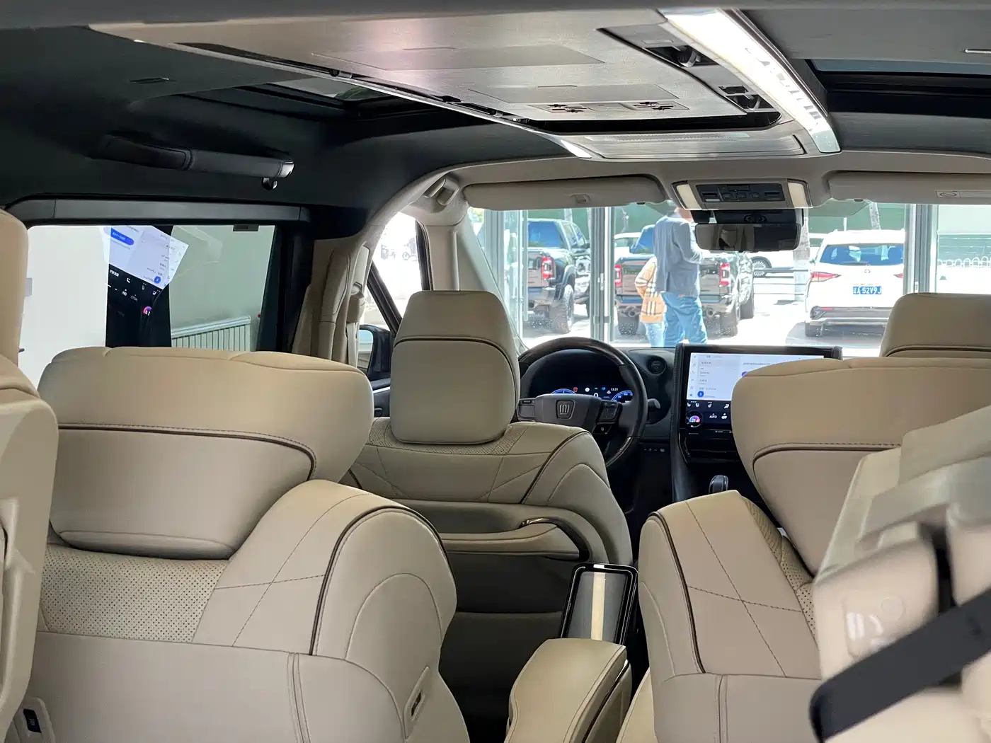Toyota Vellfire 2024 Crown Hybrid 2.5L Executive Premium Edition фото 37