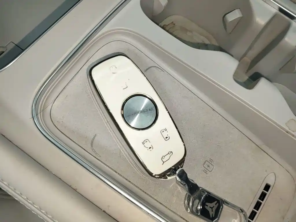 Roewe iMAX8 EV 2025 2025 1.5T DMH Land Luxury Edition