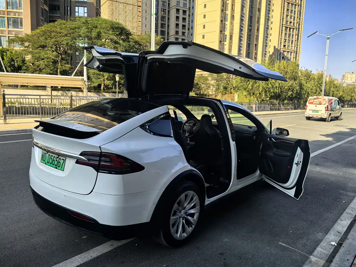 TESLA MODEL X