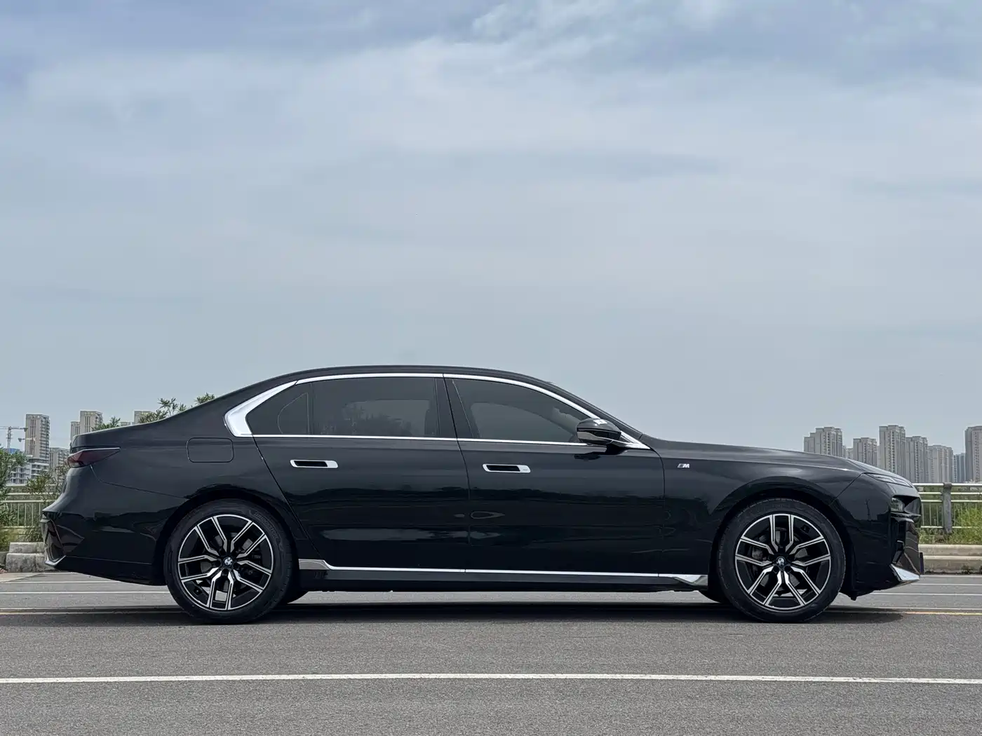 BMW 7 Series 2023 Model 735Li M Sport Package фото 4