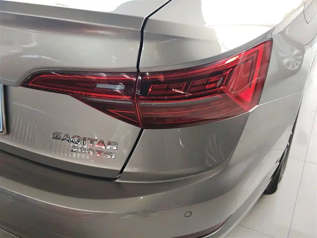 VOLKSWAGEN SAGITAR