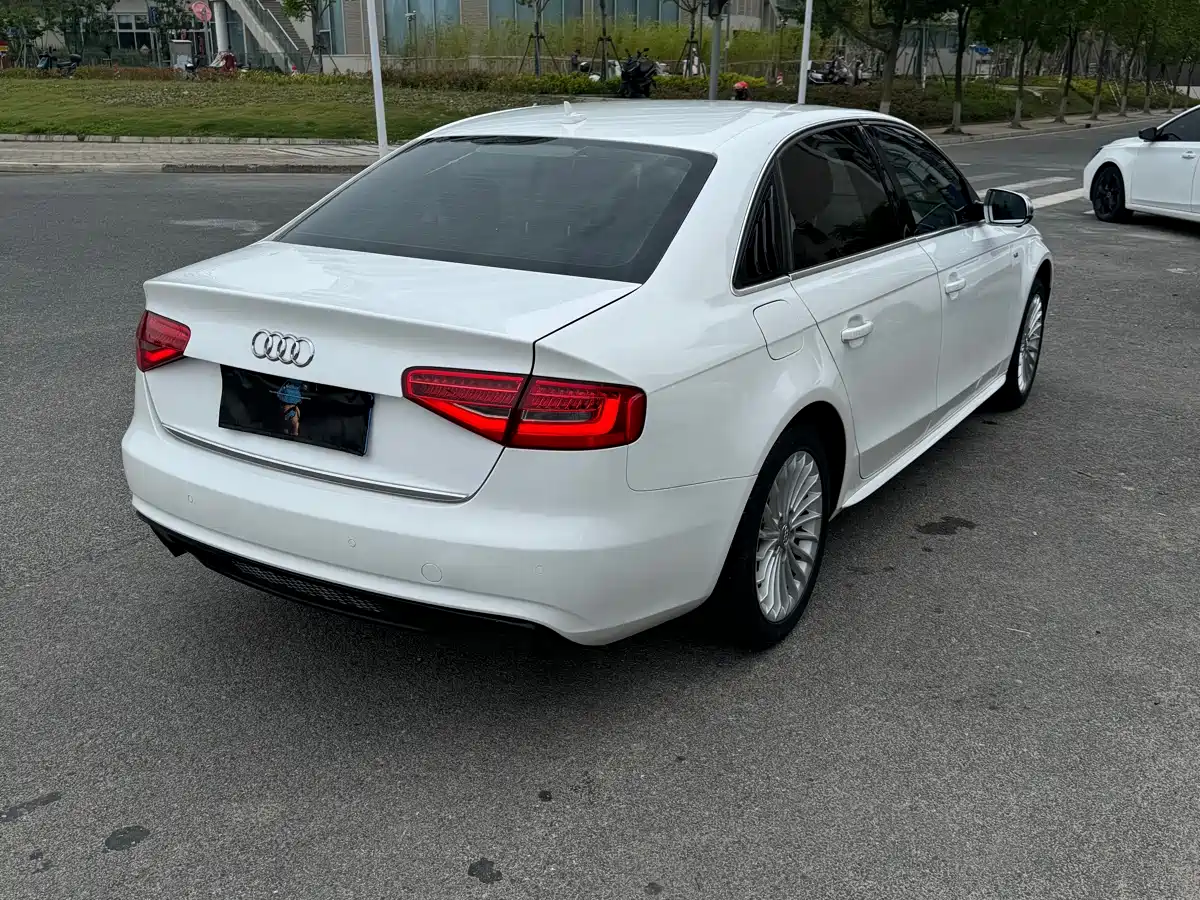Audi A4L 2013 35 TFSI Automatic Standard фото 15