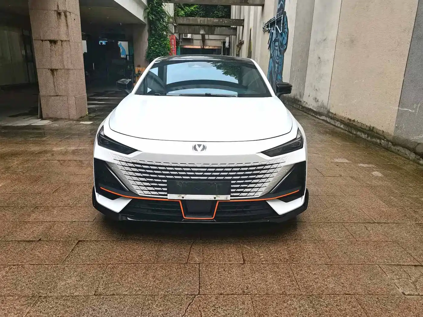 Фото 2 - Changan UNI-V