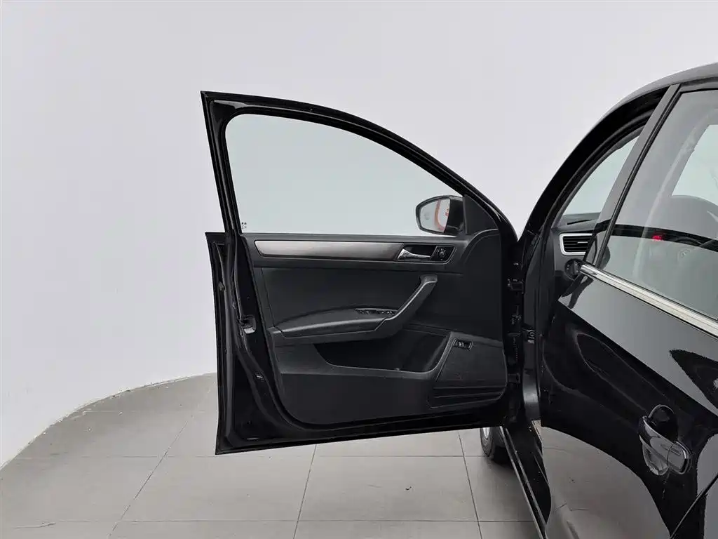 Volkswagen Santana 2015 1.6L Manual Comfort Edition фото 8