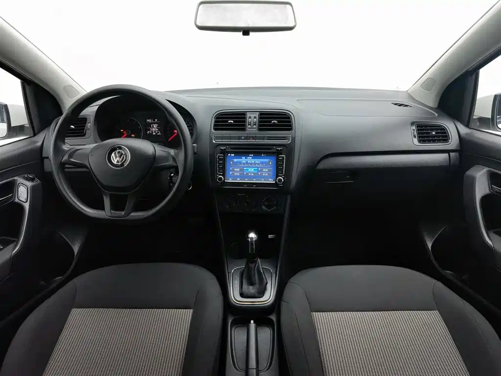 Volkswagen Polo 2016 1.4L Automatic Trend фото 5
