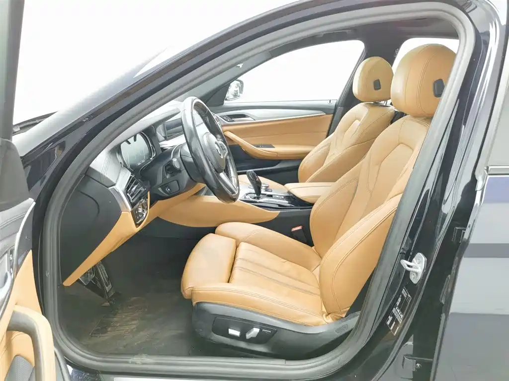BMW 5 Series (Import) 2018 525i M Sport Package фото 10