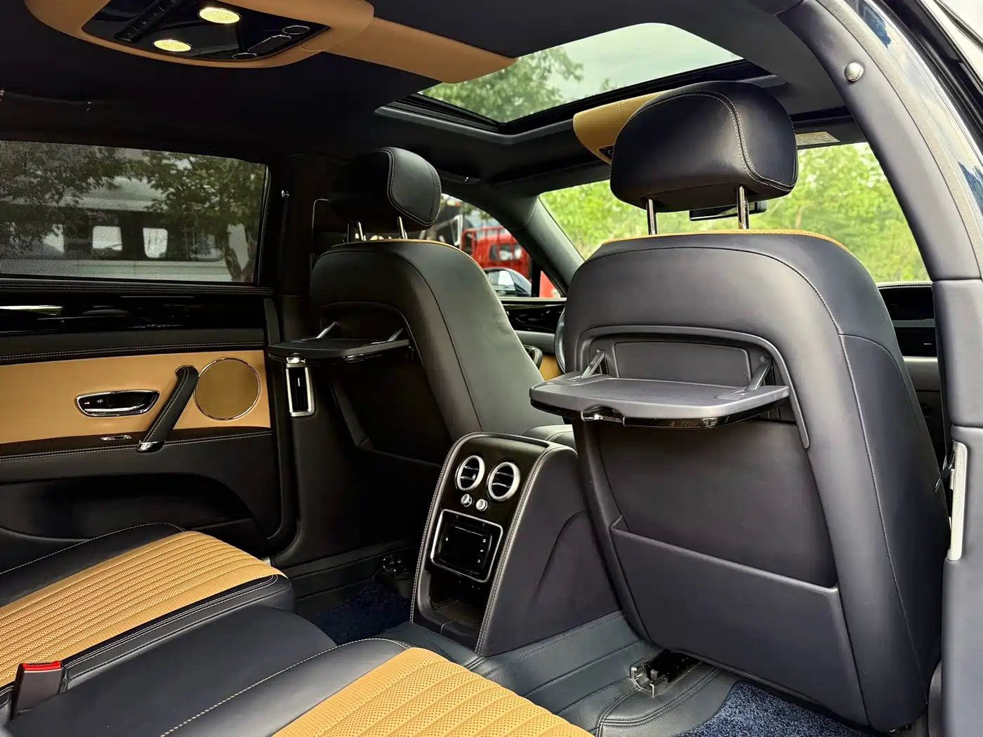 Фото 15 - Bentley Flying Spur