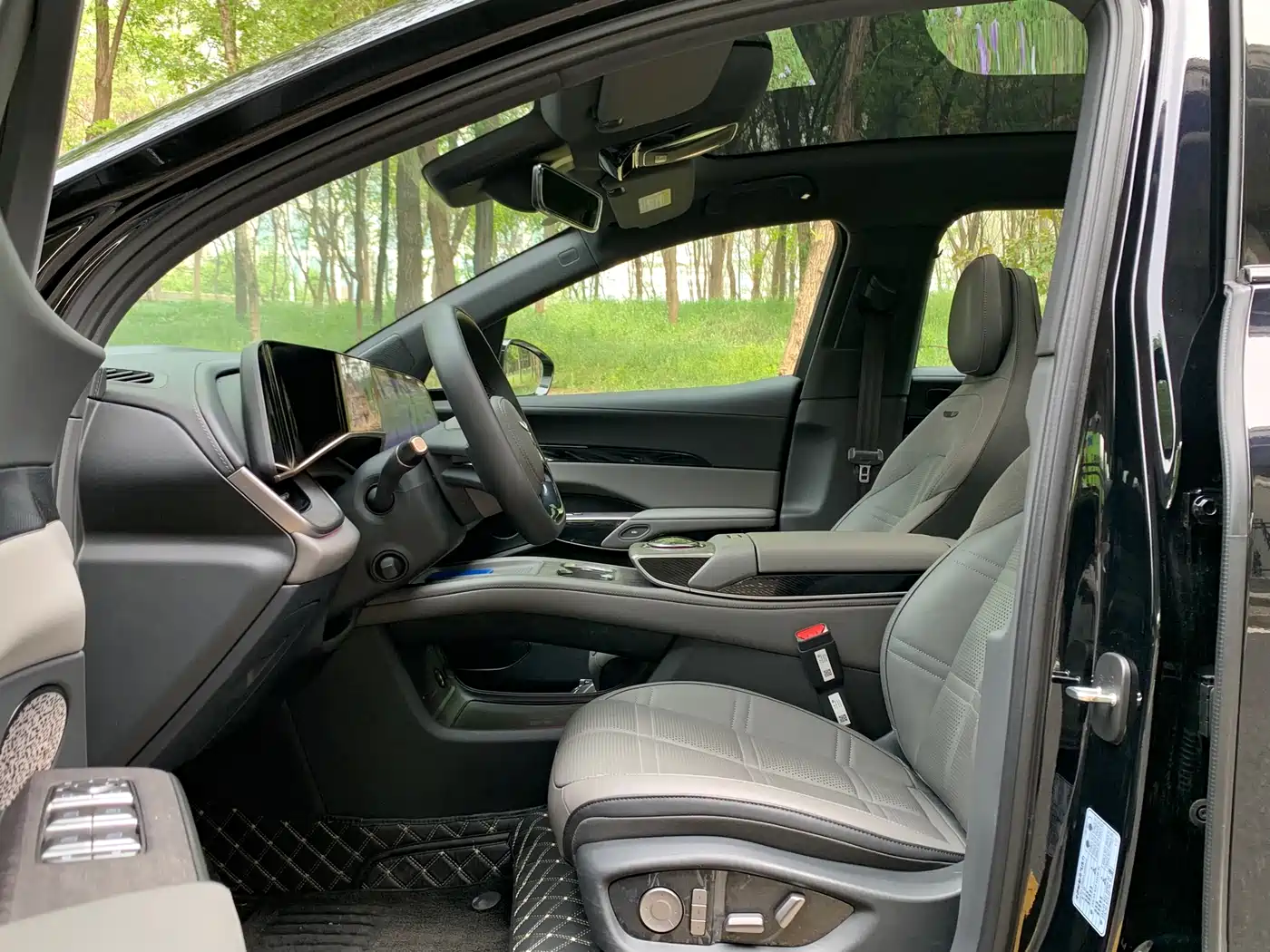 Hongqi Tian Gong 08 2025 680 AWD Smart Selection Edition фото 9