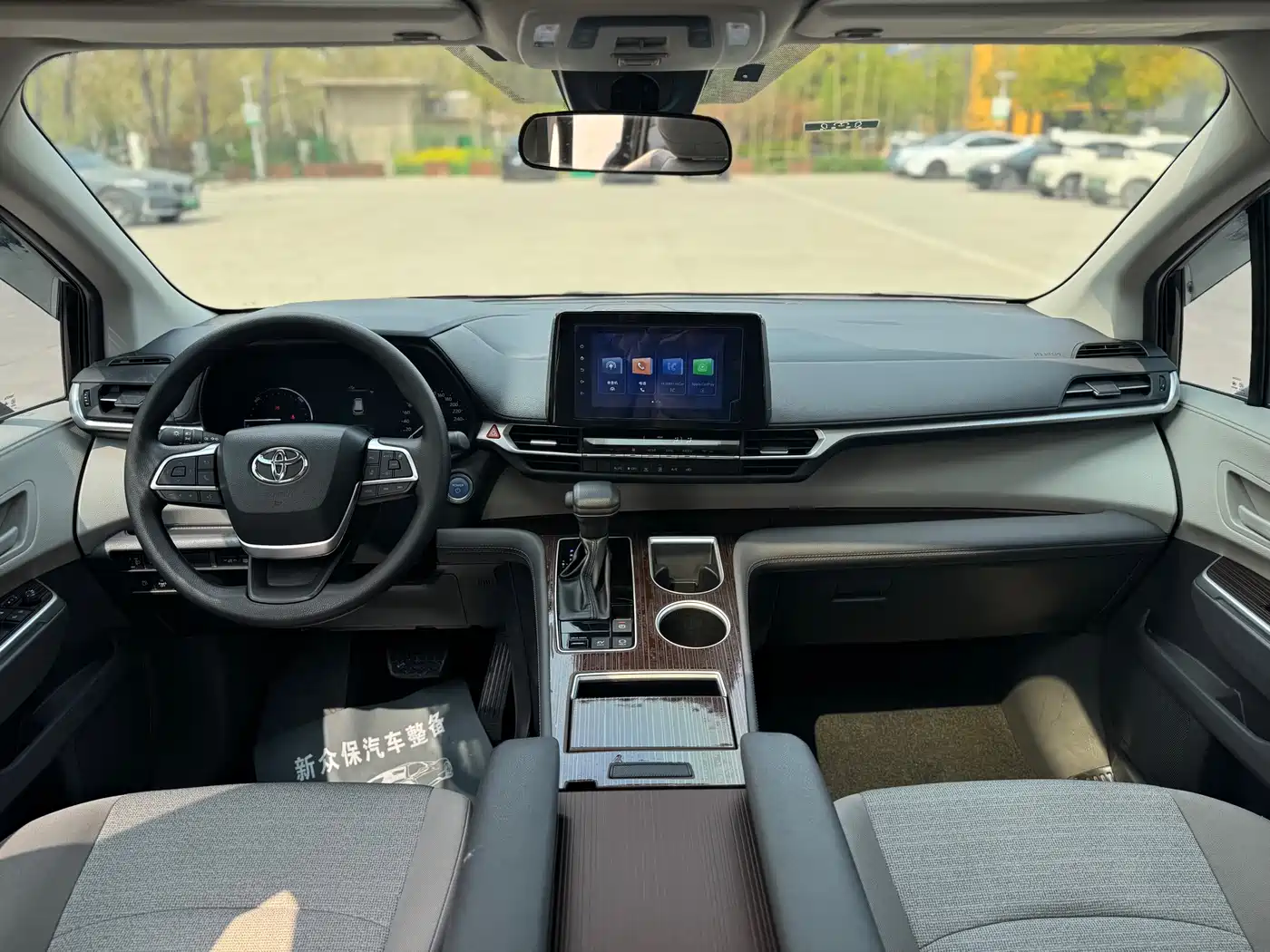 Toyota Sienna 2024 2.5L Hybrid Comfort Edition фото 9