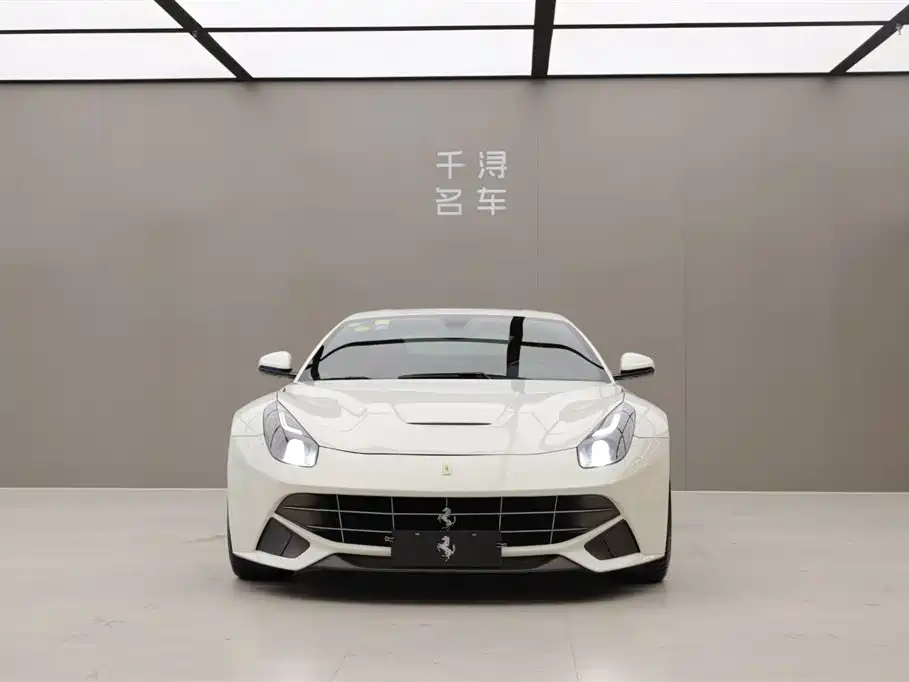 Ferrari F12berlinetta 2013 6.3L Standard фото 2