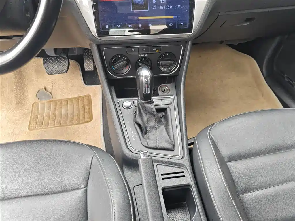 Volkswagen Lavida 2017 1.6L Automatic Comfort Edition фото 14