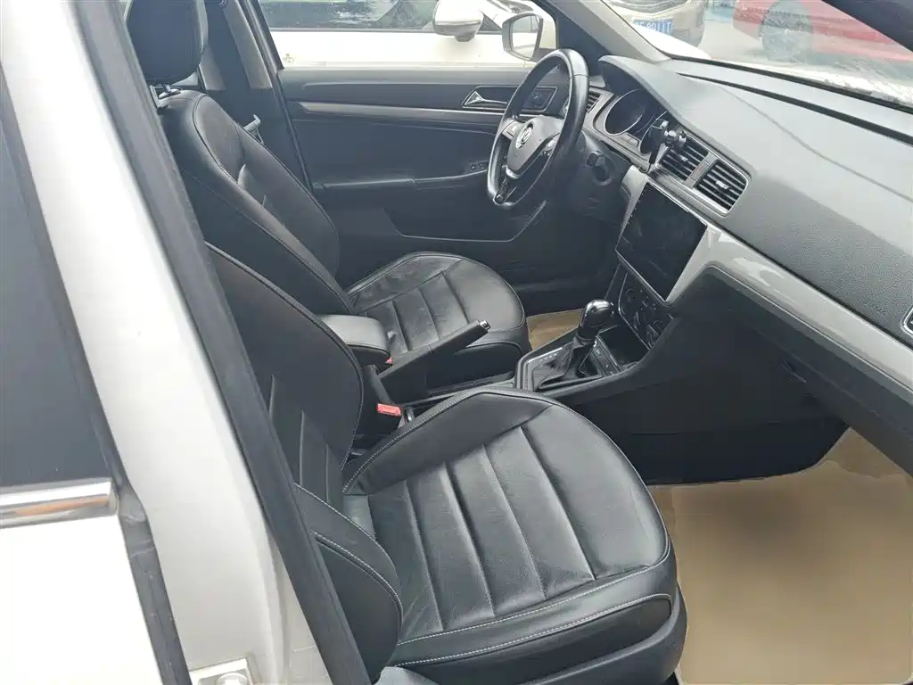 Volkswagen Lavida 2017 1.6L Automatic Comfort Edition фото 25