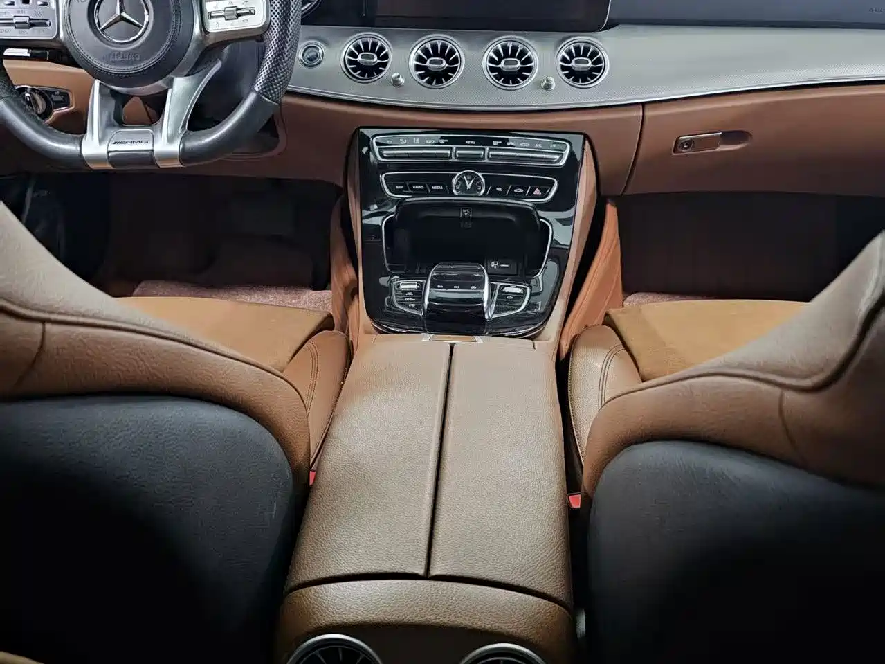 صورة 11 - Mercedes-Benz E-Class