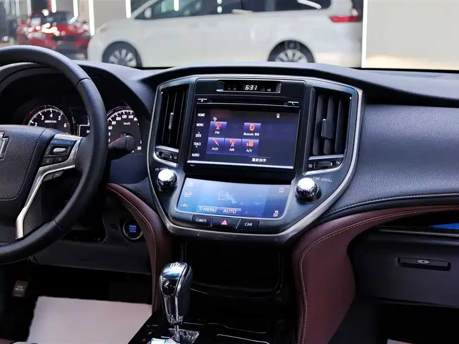 Toyota Crown 2017 2.0T Sport Edition фото 6