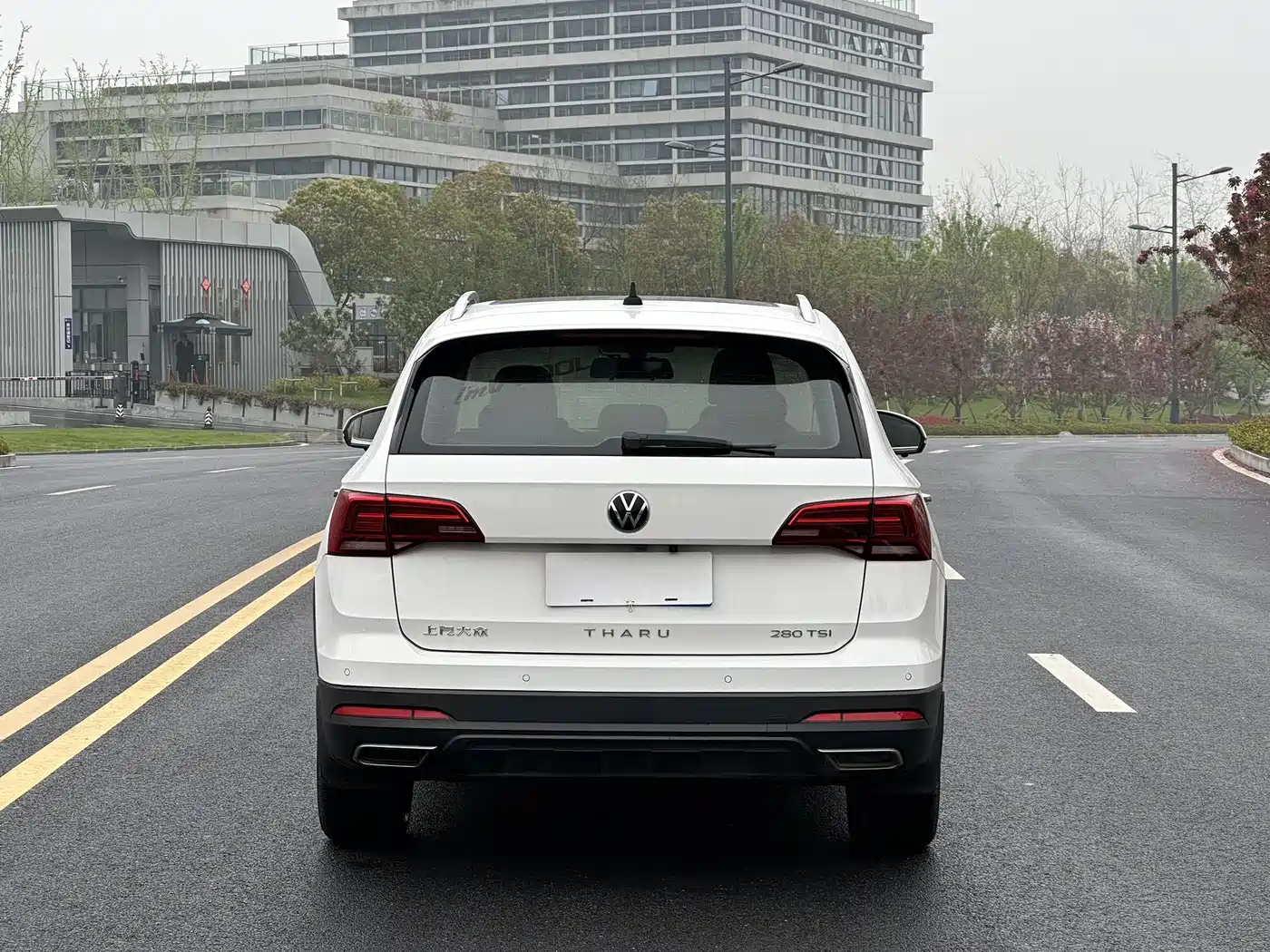 Volkswagen Tharu 2022 280TSI FWD Luxury Edition фото 17
