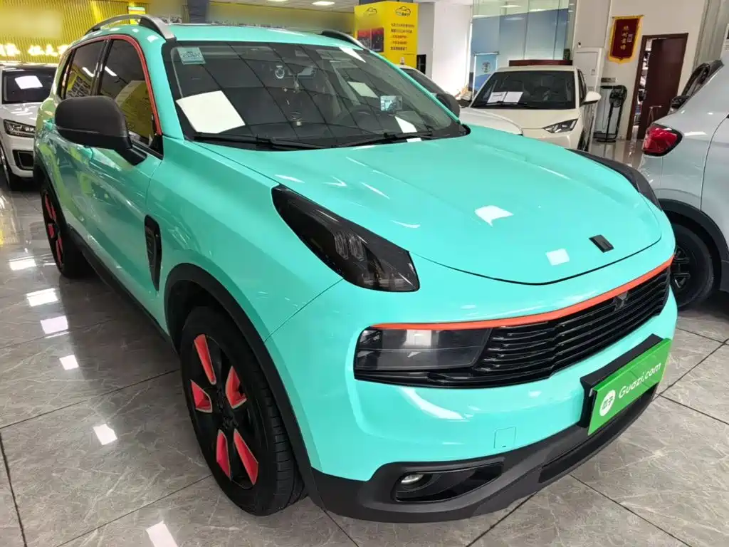 Фото 4 - Lynk & Co 01