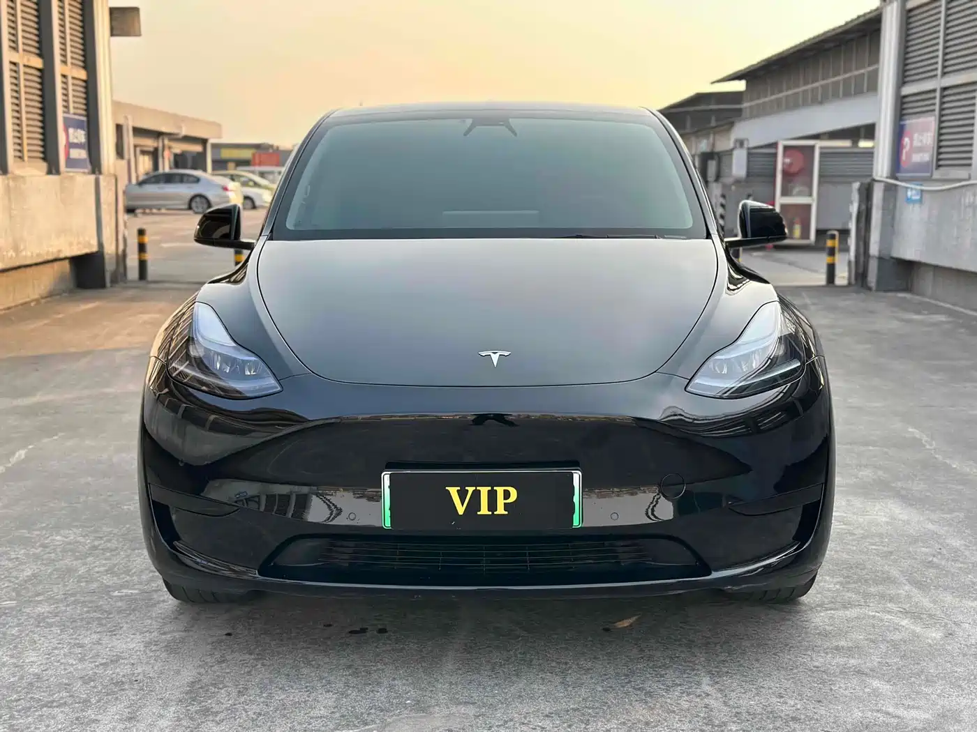 TESLA MODEL Y