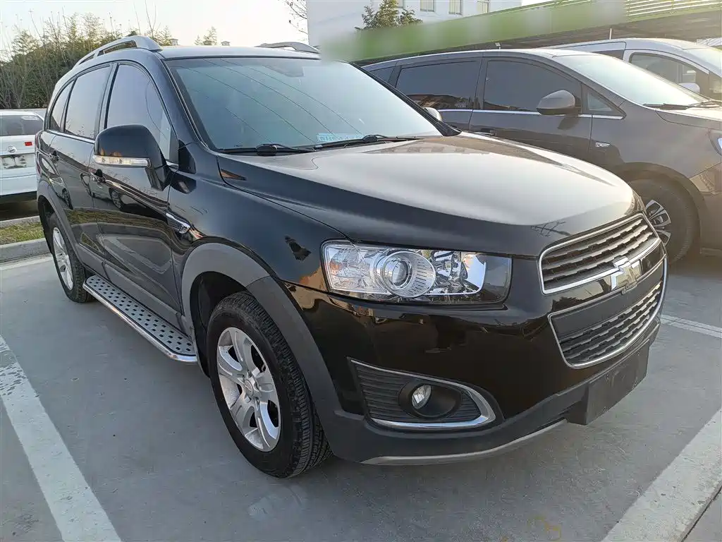 Chevrolet Captiva 2015 2.4L 2WD Urban Edition 5-seater фото 4