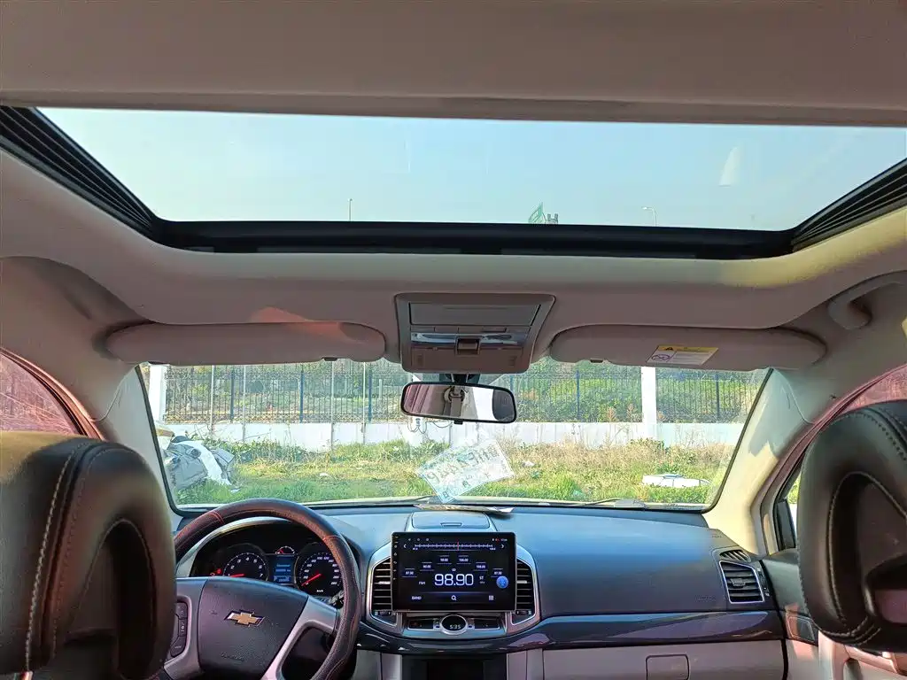 Chevrolet Captiva 2015 2.4L 2WD Urban Edition 5-seater фото 16