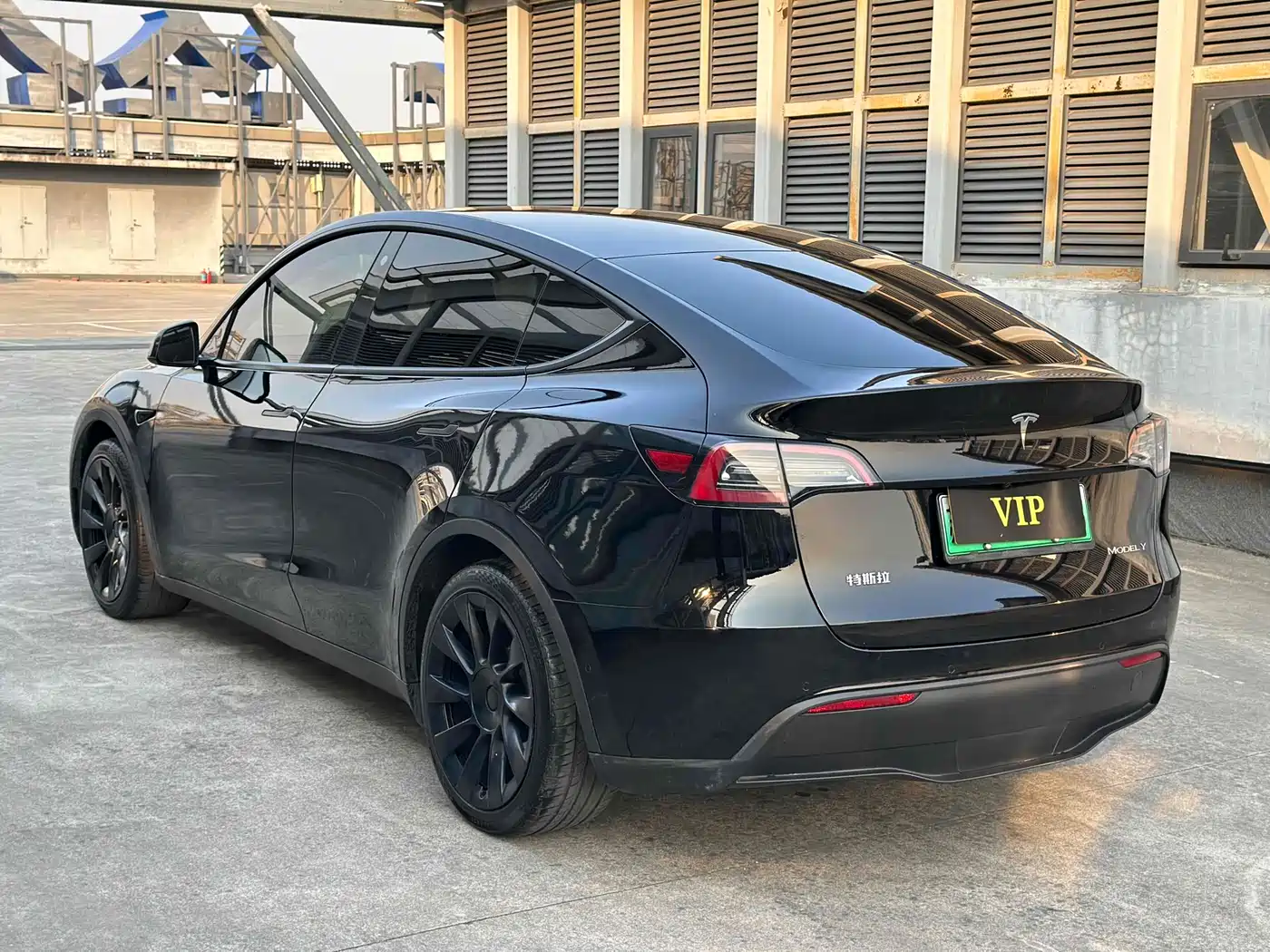 TESLA MODEL Y